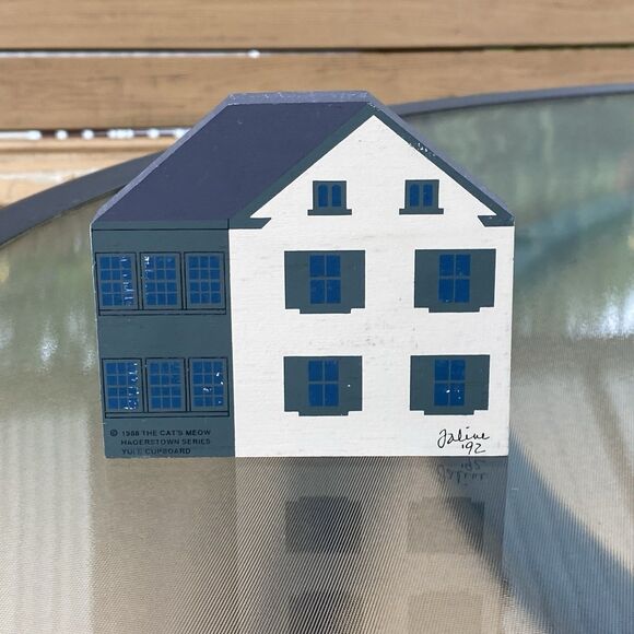 Yule Cupboard ~ Hagerstown Series Faline Cat’s Meow 1991 Shelf Sitter Signed - Picture 2 of 6